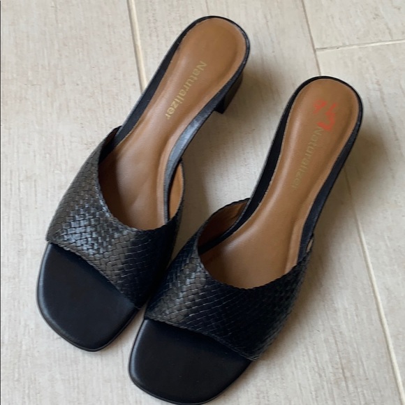 Naturalizer Shoes - Naturalizer woven black sandals.